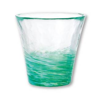 いくつもの色の線を流れるように重ねた色合いのグラス、翡翠色