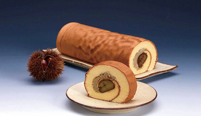 丹波栗のペーストがたっぷりなロールケーキの画像