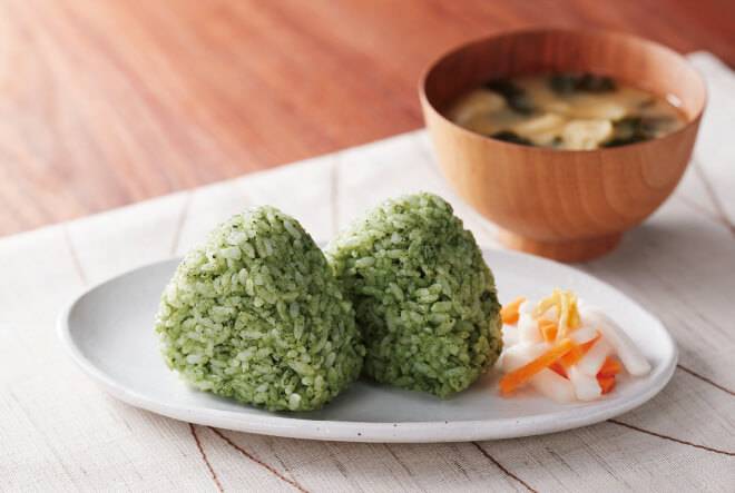 お~いお茶お抹茶パウダーで作った抹茶おにぎり
