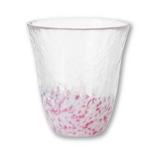 桜をイメージさせるようなピンクと白のグラス